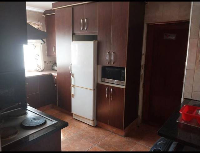 4 BEDROOM HOUSE FOR SALE IN PROTEA GARDEN